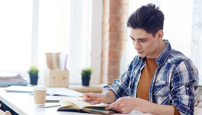 Kamu Suka Nulis? Ini Jurusan Yang Bisa Kamu Pilih